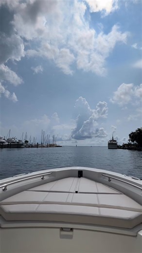 From the No Wake Zone to full throttle, the 2026 Boston Whaler 220 Dauntless delivers an effortlessly smooth ride! Whether you’re heading to your secret fishing spot or cruising to the sandbar, this Whaler is ready for it all! Check out this listing: https://bit.ly/4rmAaag | MarineMax Pensacola | Facebook
