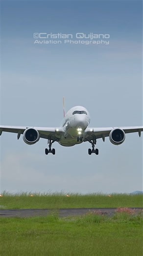 Cristian Quijano Aviation on Instagram: "La elegancia del A350 de Iberia ✈︎ Desde Madrid🇪🇸"