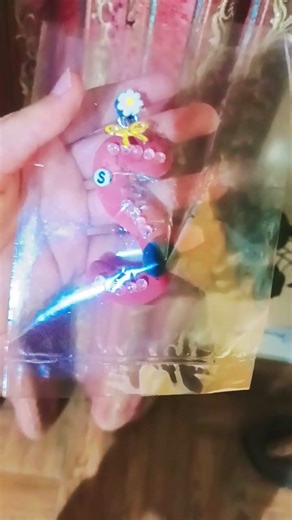 I making a fanse keychain please comment me do you like it 💝