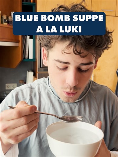 Tagesempfehlung: BLUE BOMB Suppe a la Luki 👨🏽‍🍳💦 Eine puristische Komposition mit bemerkenswerter Klarheit. #Cooking #LukiKocht #DIY #BlueBomb