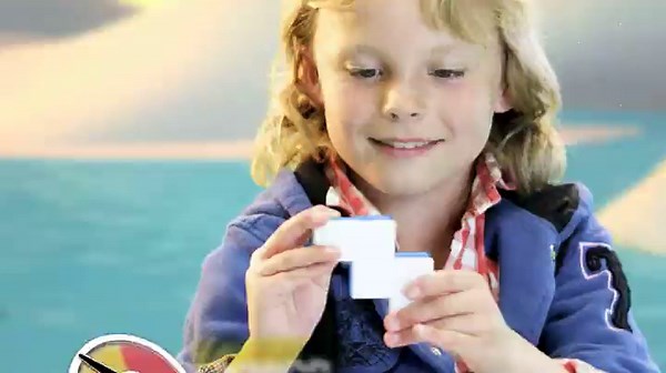 SmartGames Penguins on Ice – Sliding Pentomino Logic Puzzle Game with 100 Challenges for Ages 6+