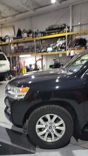 200 Series Land Cruiser Off-Roading Flex Ramp Adventure