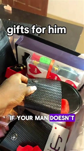 The perfect gifts for Special men Prices- N100,000 (wallet but no purse) N110,000 (purse but no wallet) Content: Leather Slippers Reversible belt Wallet/purse Cufflinks Customised bracelet Perfume set FREE LEATHER CARE KIT How to order: Send a DM or Whatsapp 09038009400 #giftsformen