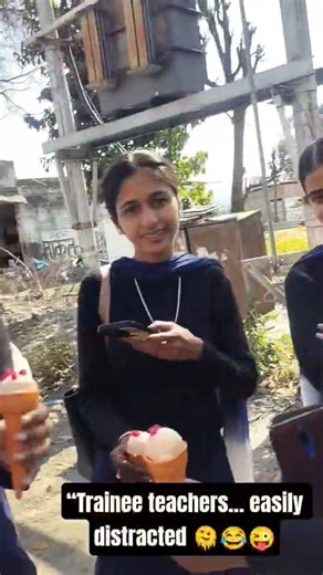 tumhe dekhe meri aankhein 😂😂 “Trainee teachers easily distracted Sorry for this guy, no harm meant 🙂