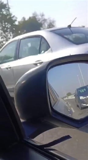 Observe carefully…Reflection vs RefractionSee the brightness difference! #physicsshorts #science#pw