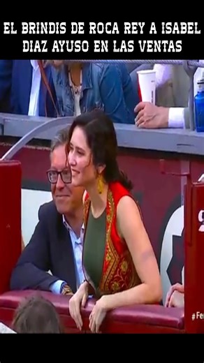 El brindis del torero Andrés Roca Rey a la presidenta de la comunidad de Madrid Isabel Diaz Ayuso durante la Feria de San Isidro en la Plaza de Toros Las Ventas de Madrid #Toros #SanIsidro #LasVentas #RocaRey #IsabelDiazAyuso | Arte Taurino TV