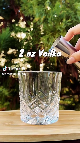 Raspberry Cocktail 🌺 2 oz Vodka, Splash of Lemon Juice, Raspberries, 1 Tbsp Sugar. Drink Responsibly. #mixology #bartending #cocktail #bartender #cocktail101 #foryoupage #fyp #drinks #breezymixology #raspberry #cocktails #vodka #bar #cold #lemon