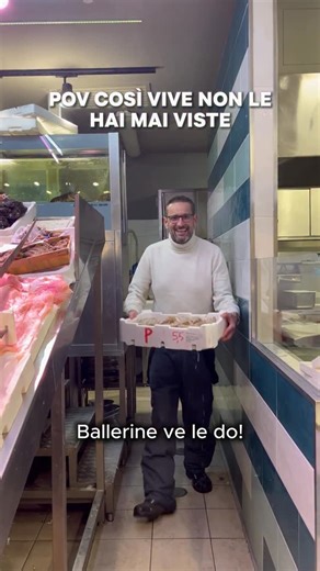 L’angolo del Mare • Benito Di Mola | Così fresche che sembrano avere ancora voglia di ballare 😅🐟 A L’Angolo del Mare succede ogni giorno. 📍Mercato Centrale Torino 📍Mercato... | Instagram