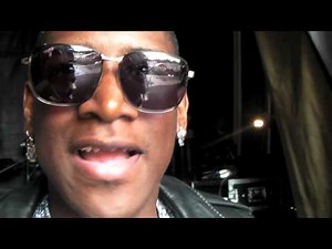 Labrinth: V Festival (Behind the Scenes)
