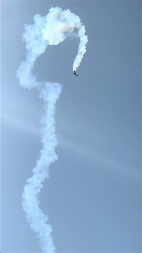 Red-bull pilot Patric Davidson over Jeffrey’s bay
