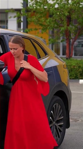 The Safest Way To Push A Car (Most People Get This Wrong) 🚗 #SafetyFirst