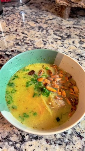 El video del paso a paso está anclado en mi perfil si gustan hacer el caldo de gallina 🐓. Hice caldo de gallina para mi amiga@Kattycb que hace mucho no come comida peruana. #peruanosenusa🇺🇸🇵🇪 #peruanosenelmundo #peruanosenelextranjero #caldodegallina #comidaperuana