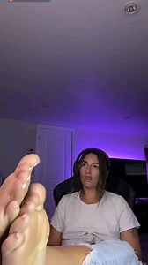 @debbiedonothing live rn