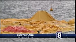 Giant rubber duck drowns in Hong Kong