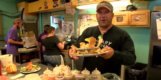 Local live music & seafood specials