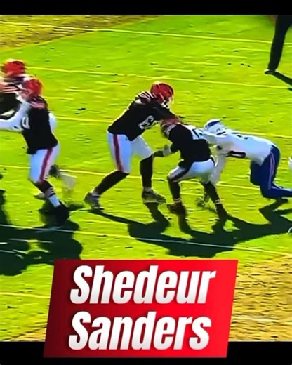 Shedeur Sanders using his legs to Extend the play #browns #nfl #shorts