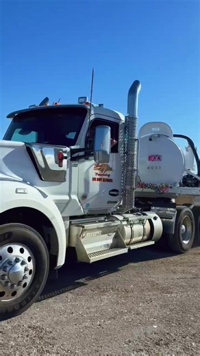 One more vacuum out the yard 🔥 ✅ 130BBL Steel Vacuum Tank Trailer delivered ⚡️ Starting January 2026 strong with IKON Trailers 🚀🚀 #EXATrailers #IKONTrailers #fyp #VacuumTrailer #semitrailer