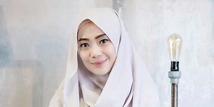 Tak Butuh Waktu Lama, Begini Tutorial Hijab Gaya Hana Tajima | Dream.co.id