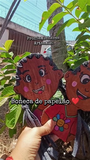 Boneca de Papelão: Arte e Papercraft Criativo