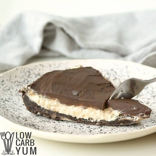 1.1M views · 16 shares | Here's a recipe for an easy no-bake chocolate peanut butter pie that is low in carbs and keto-friendly! Get the printable recipe --> https://lowcarbyum.com/easy-no-bake-chocolate-peanut-butter-pie/ | Gluten Free Low Carb Recipes | Facebook