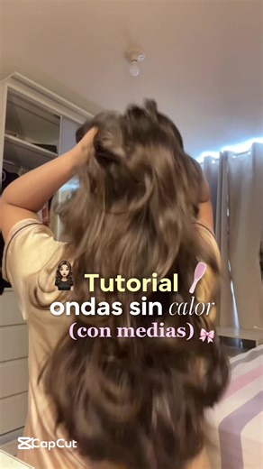 Tutorial de Ondas sin calor 🎀 niñas si quieren levantarse con el cabello mucho mas bonito y manejable, hacerse ondas es la mejor opción #cabello #ondas #medias #tips