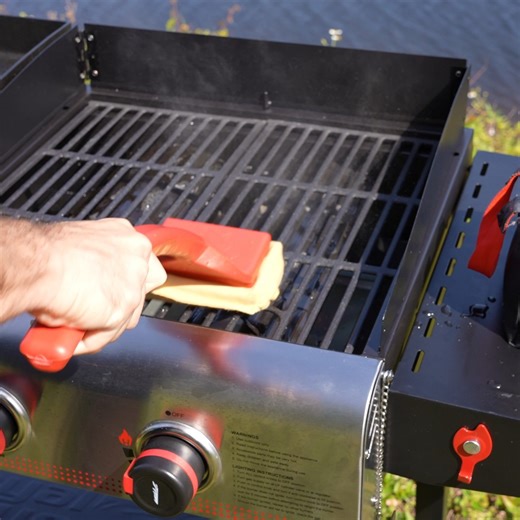 Rescue on Instagram: "Rescue Grill Gloves deliver it all — top-tier heat protection, long-lasting comfort, and a bold, refined look. #grilling #grillgloves #heatresistant #bbq #new #innovation #gloves #explorepage"