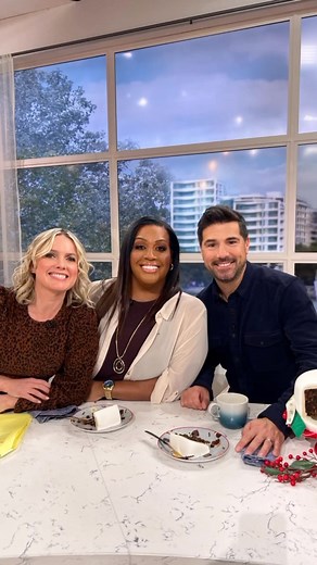 @julietsear worlds Best Christmas Cake Recipe on todays @thismorning show, hope you will give it a go! Lovely to see you all @alisonhammond55 @craigadoyle @thebatchlady @drzoewilliams @louiseroe and lovely crew ♥️♥️♥️ 💄 make up @gemmafieldmakeup 👗 @nobodyschild ♥️ home ec @fromtillystable #thismorning #julietsear @encantatalentmgmt #christmas #christmascake #delicious | Juliet Sear