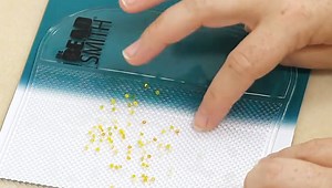 How to Use the Clear Sticky Bead Mat by Beadsmith