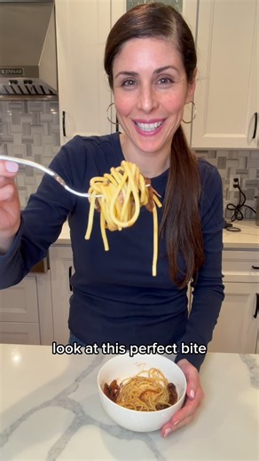 Maya Mamo on Instagram: "Leftover Short Rib Spaghetti 🍝 Ingredients: • 2 cups shredded leftover short ribs (with onions & sauce) • 8 oz spaghetti • 1 tbsp tomato paste • 2–3 sprigs fresh thyme • 1–2 tbsp olive oil or butter (optional) • ½–1 cup reserved pasta water • ¼ tsp black pepper (or to taste) • Salt, as needed • ¼–⅓ cup grated Parmesan • Optional: chili flakes, ½ tsp lemon juice or vinegar Instructions: 1️⃣ Shred the ribs and add them back to the onions and sauce. 2️⃣ Transfer to a wide