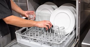 Spülmaschine: Wasser läuft nicht ab - was tun?