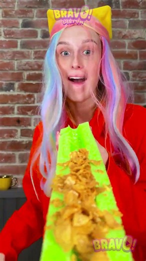 SÜßIGKEITEN GLEITEN DIREKT IN DEN MUND 🍬 🛝#shorts #süßigkeiten #lustigesVideo