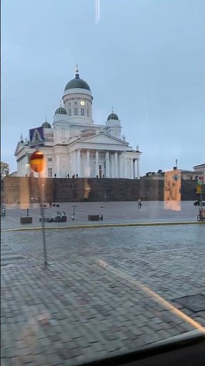 フィンランド🇫🇮😍トラムの車窓から〜〜￼ヘルシンキ大聖堂🎉✨❤️
