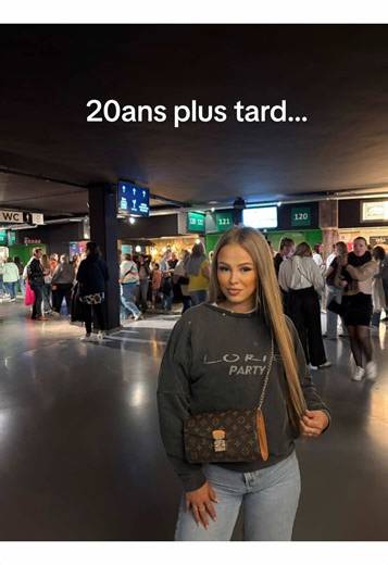 Lorie en concert 20 ans plus tard : Revivez la magie !