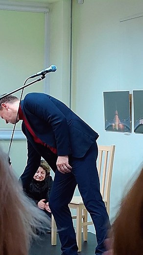 3.8K views · 76 reactions | Poezijos vakaras su aktoriumi Rolandu Kazlu Mažeikių Henriko Nagio viešojoje bibliotekoje 2025-11-13 | Kie Ša | Facebook