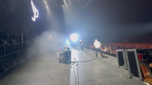 Wow Bordeaux, what a show! Nantes, we will see you tonight... 📍 Zenith Nantes Metropole, Nantes 🕖 Times: Doors open: 7pm The Pale White: 8pm PIXIES: 9pm | PIXIES