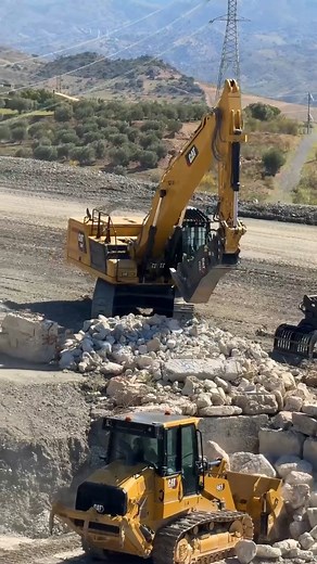 66K views · 1K reactions | We promised you some pulverizer content, so here it is.  Switching attachments on the 340 Straight Boom Excavator is as easy as you can see here. From sorting grapple to pulverizer in seconds with the hydraulic connector. Contact your local Cat dealer and level up your demolition game. #caterpillarmalaga #catexcavators #demolition | Caterpillar Demonstration and Learning Centers | Facebook