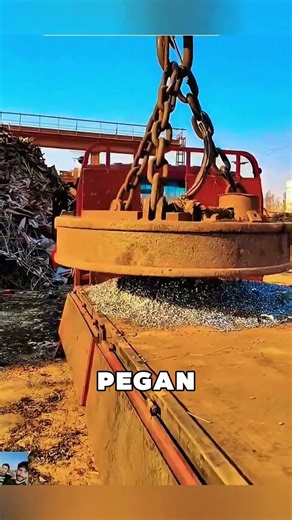 How is an electromagnet so powerful? 😱 Why does the weight fall when you turn off the switch? ⚡🧲