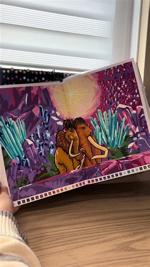 📚 Age de glace 🗒️ Page 81/82 ✨ Code couleurs sur Insta ✨ 🖍️ Tooli-art, Guangna et Guangna Pen 👉🏻 @Jeremy MARIEZ 👉🏻 @Hachette Heroes La page où Manny est c’est monsieur qui l’a faite !! Et j’ai donc fait la page où il y a Ellie 🤭🥰 #coloriage #arttherapy #coloriagemysteresdisney #coloriagemystere