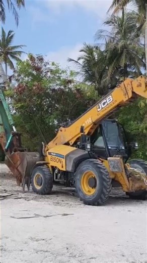 JCB telehandler under the repair #automobile #excavator #enjoy #lifestyle #jcbmachine