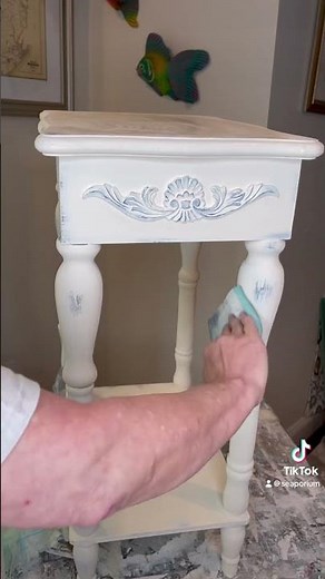 How To Distress Your Painted Furniture - Damp Sand Chalk Paints #diy #paintingtutorial