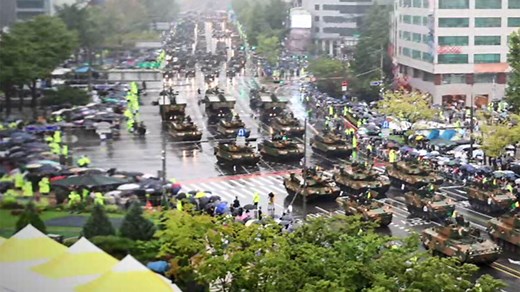 10년 만에 시가행진…국군의날 행사서 '현무' 첫 공개