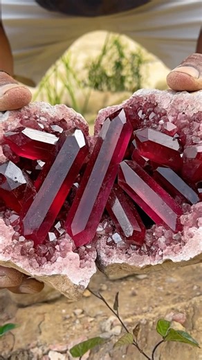 Wait Till You See The Inside Of This Red Crystals #crystals #satisfying #gold #shorts