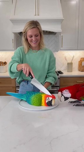 Mimzo's Hilarious Reaction to a Parrot Cake