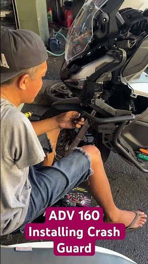 Honda ADV 160 installation crash guard one hand mechanic #adv160 #crashguard #autoguard #fypシ゚viral
