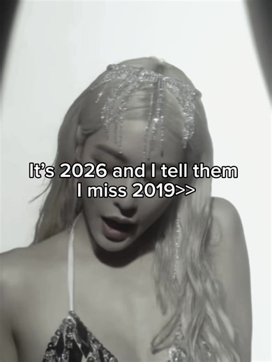 Sometimes when I think about the days before COVID, my heart automatically goes back to Tiffany’s solo era outside of Korea. That period felt so personal to me. It wasn’t just about her releasing music , it felt like she was finally expressing herself fully, creating songs with her own color, her own emotions, her own touch. And somehow, I grew together with that era.❤️ After 2017, when Girls’ Generation went on hiatus, I thought I would feel this huge emptiness. But surprisingly, I didn’t. Each