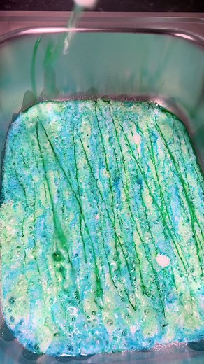 Well the texture of this went a little… questionable? 🤨 #blue #spongesqueezing #cleantok #green #asmr