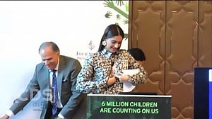 Sonam Kapoor Boobies expuestos&comma; video de mal funcionamiento del vestuario &excl;&excl; HD