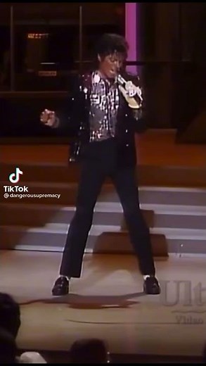 Michael Jackson - Billie Jean - 1983 - (Official Video)