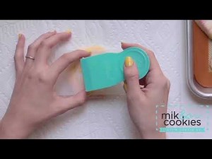 Stenciling Cookies with Royal Icing