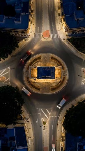 Ġbejna Tartizzi bil-Ful 🫘 Pastizzi Piżelli bil-Bejken 🥓 Pastizzi Corned Beef 🤯 To celebrate Repubblika and 30 Years of Sphinx, we are going back to our roots and bringing back a classic flavour 🇲🇹 Available from Thursday 11th December in Sphinx outlets and via Wolt from “Sphinx Factory” 📆 Until stocks last - don’t miss this limited edition celebration of Maltese tradition 🫶 | Sphinx Pastizzeria